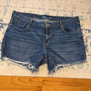 Old Navy Boyfriend Mid-Rise Frayed Hem Denim Shorts Size 18